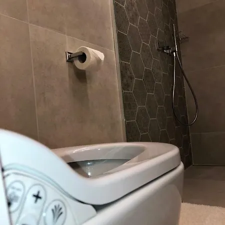 Ah Corner House Apartment *