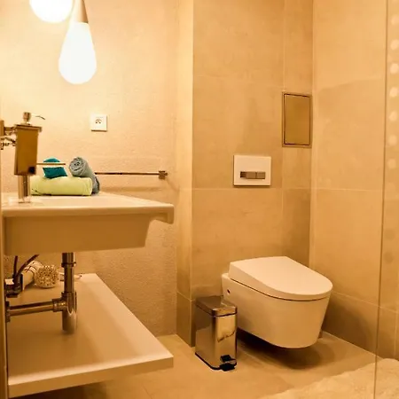 Ah Corner House Apartment *