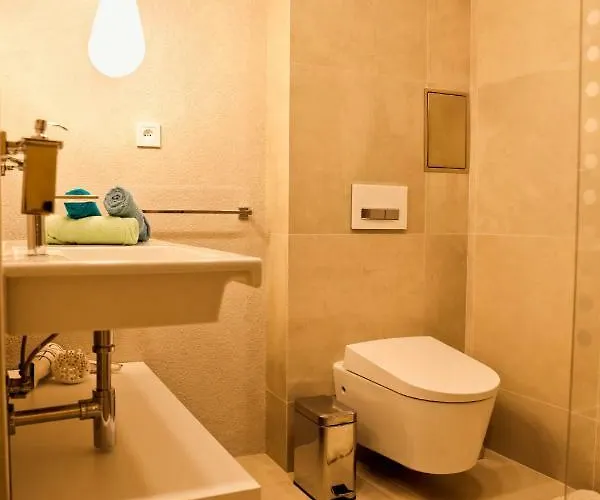 Ah Corner House Appartement *